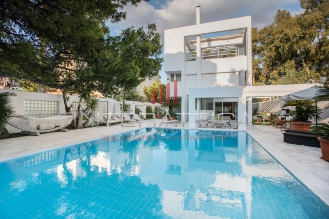 (For Sale) Residential Villa || East Attica/Vouliagmeni - 570 Sq.m, 5 Bedrooms, 5.950.000€ 